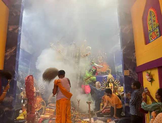 Dhunuchi aarti fills the pandal with fragrant smoke